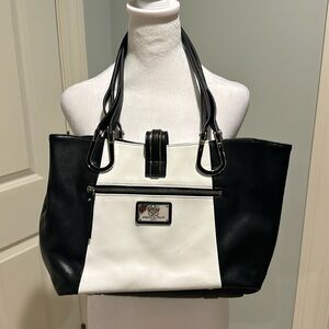 Sharif purse. Very Good condition,  very gently used. Black and white.